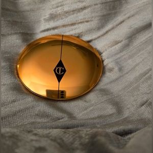 Charlotte Tilbury Airbrush Flawless Finish Complexion perfecting Micro powder.